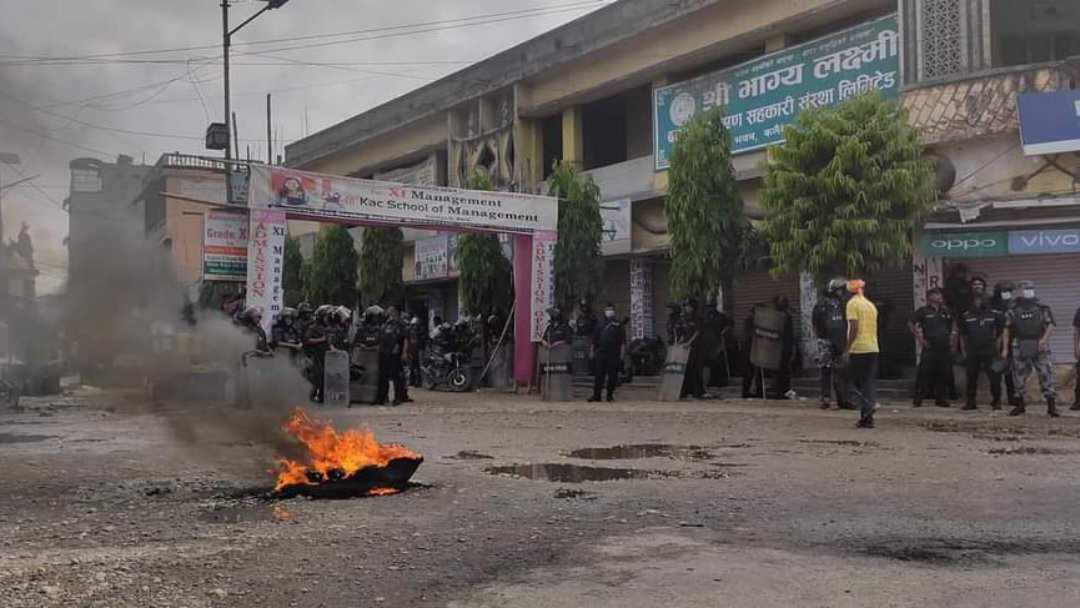 प्रहरीबाट नेता कुटिएको विरोधमा कलैया बजार बन्द, प्रति प्रतिकारमा उत्रेपछि अवस्था तनावग्रस्त !