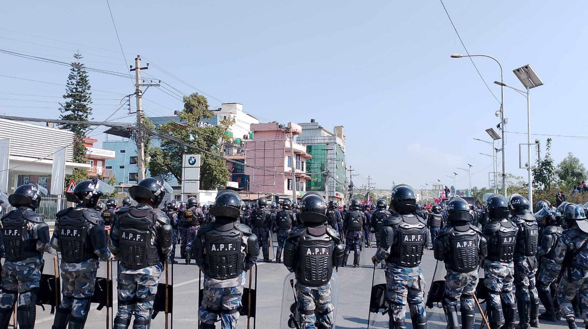 काठमाडौंमा गणतन्त्रवादी र राजावादीको शक्ति प्रदर्शन– ६ हजार सुरक्षाकर्मी परिचालन