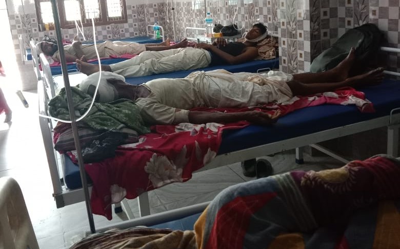 जस्ता छाउँदा छिमेकीको जमिन परेको भन्दै झडप, आठजना घाइते